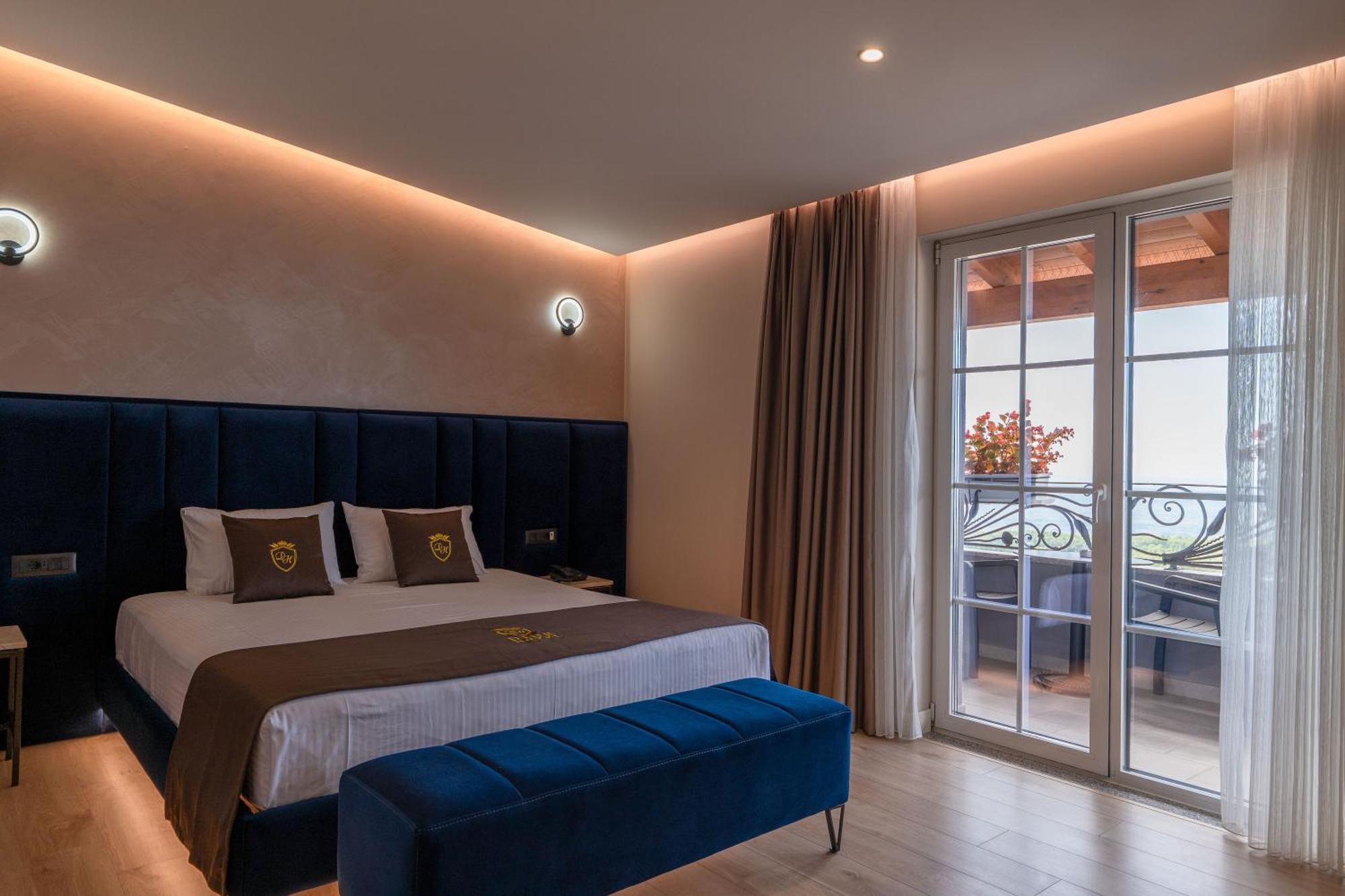 Hotel Dior Kruje Luaran gambar