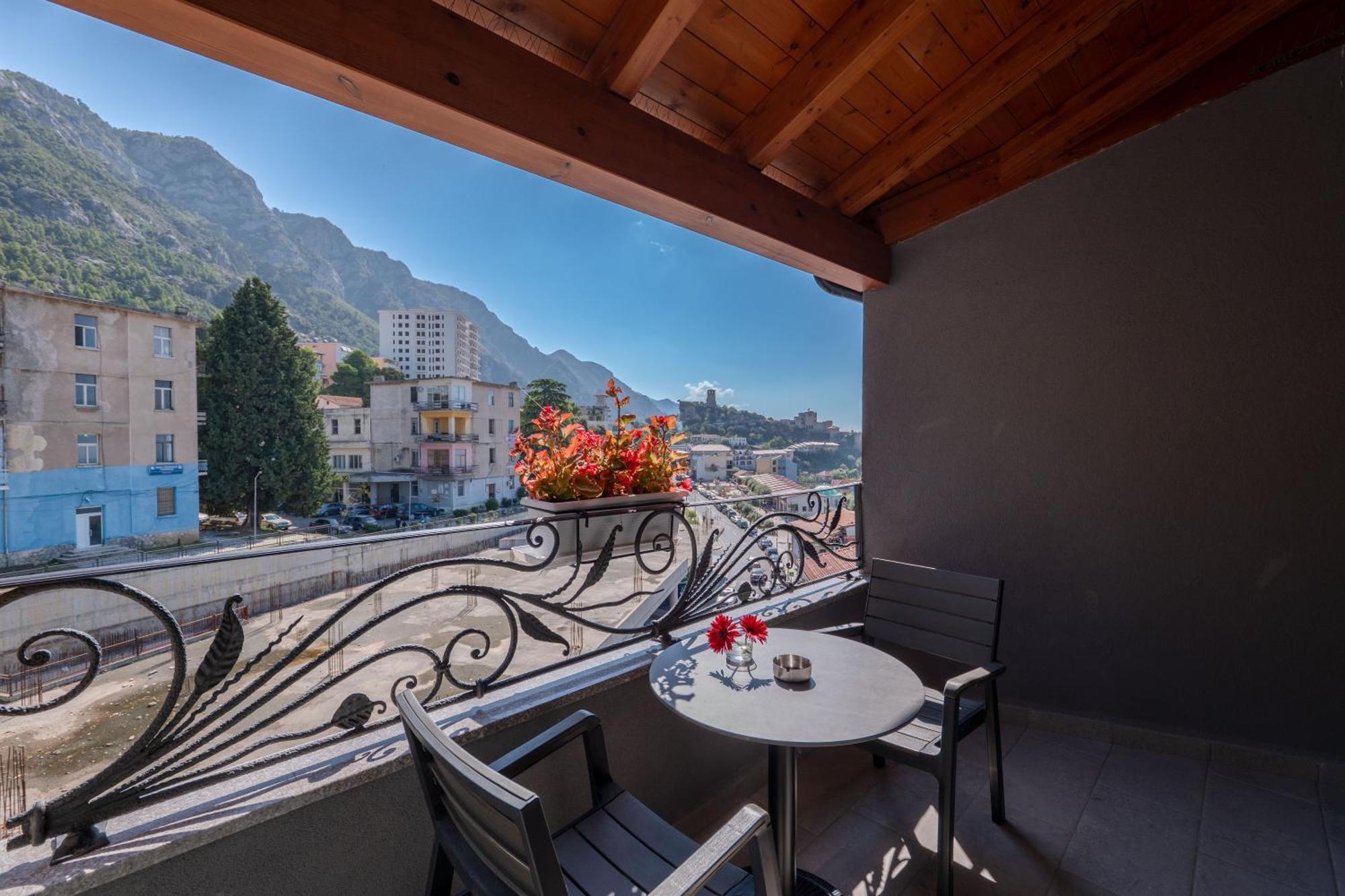 Hotel Dior Kruje Luaran gambar